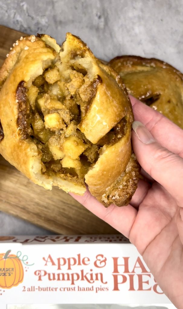 トレーダージョーズアップルパンプキンハンドパイ